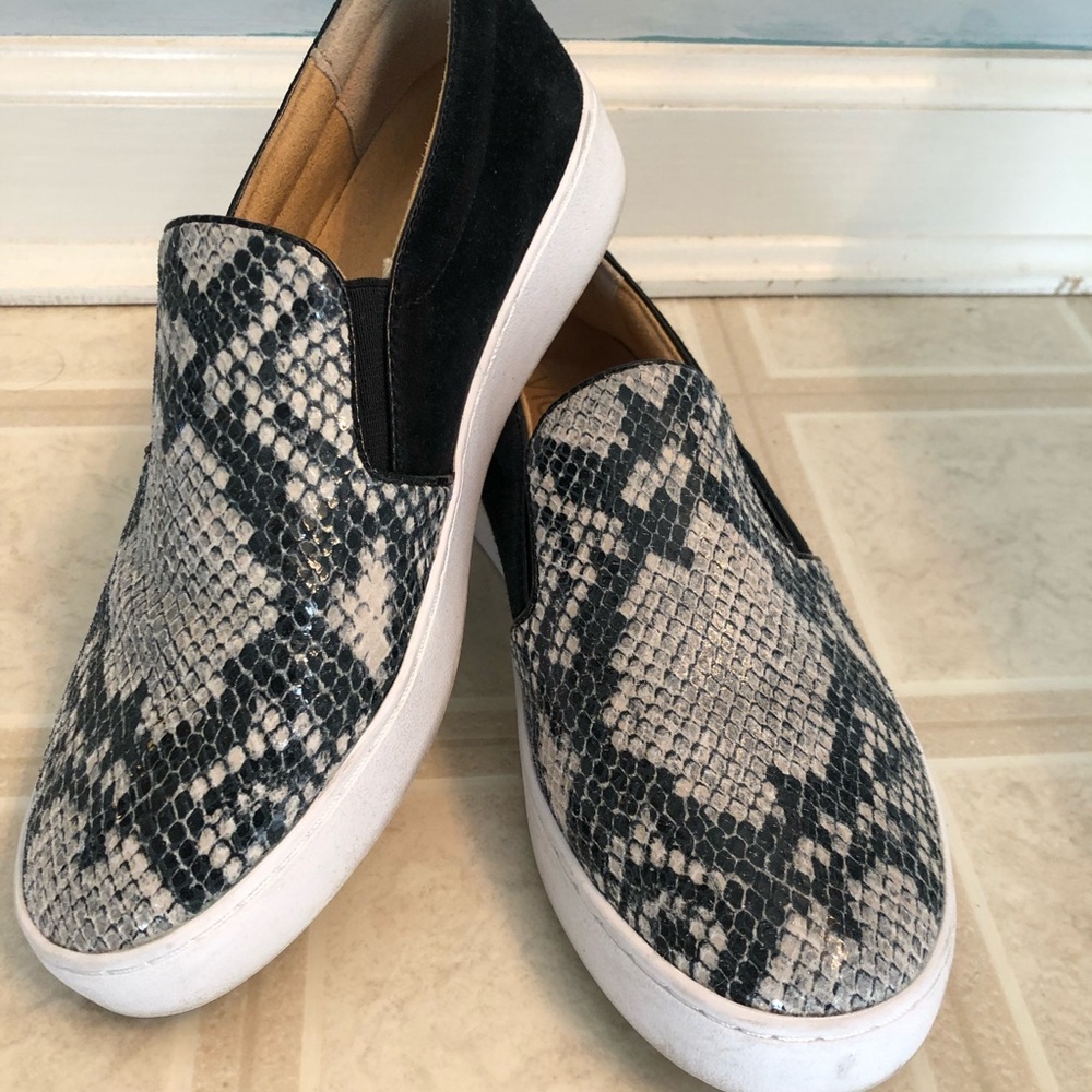Vionic sneakers